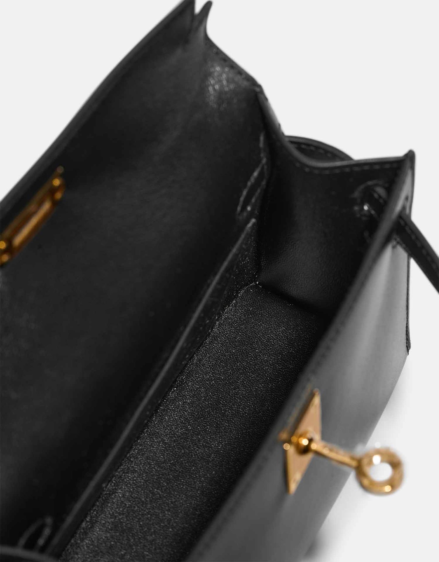 Nelly 19 Noir Lisse Or